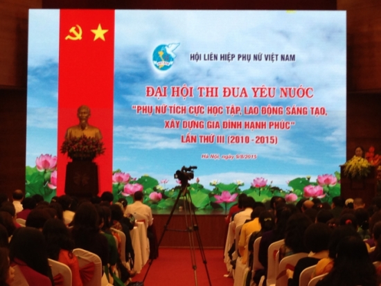 ພົບປະຄະນະຜູ້ແທນເຂົ້າຮ່ວມກອງປະຊຸມໃຫຍ່ແຂ່ງຂັນຮັກຊາດຂອງສະຫະພັນແມ່ຍິງຫວຽດນາມ